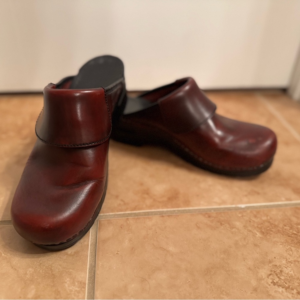 New never worn Dansko slip on shoes size 38
